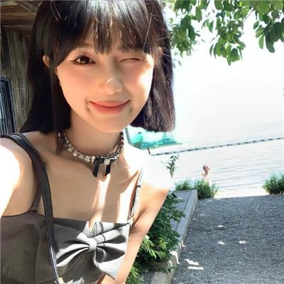 微笑的苹吉